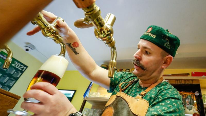 Mostantól újra felfedezheted a pécsi sörfőzde varázslatos világát, ahol a sör valóban bőségesen csordogál a csapokból! Ne hagyd ki ezt a felejthetetlen élményt!