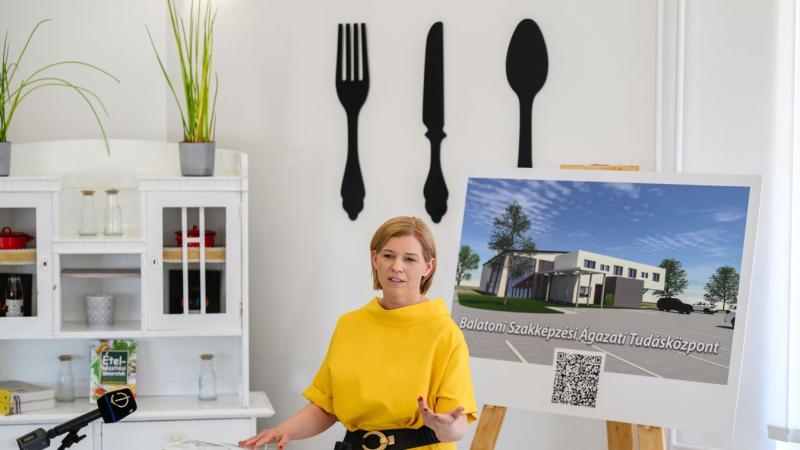 Új elektronikai tudásközpont létesül Balatonfüreden, amely a technológiai fejlődés és az innováció fellegvára lesz. A projekt célja, hogy támogassa a helyi közösséget, és lehetőséget biztosítson a fiatal tehetségek számára, hogy mélyebb ismeretekre tegyen