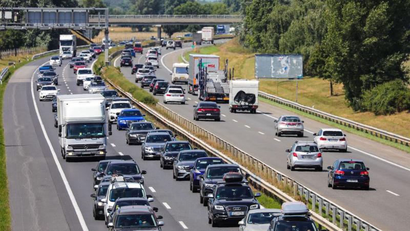 Megdöbbentő: Sofőrök száguldanak szembe a forgalommal az autópályán!