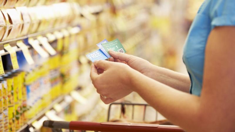 Botrány az áruházláncban: Így csapják be az utalványos nyugdíjasokat!