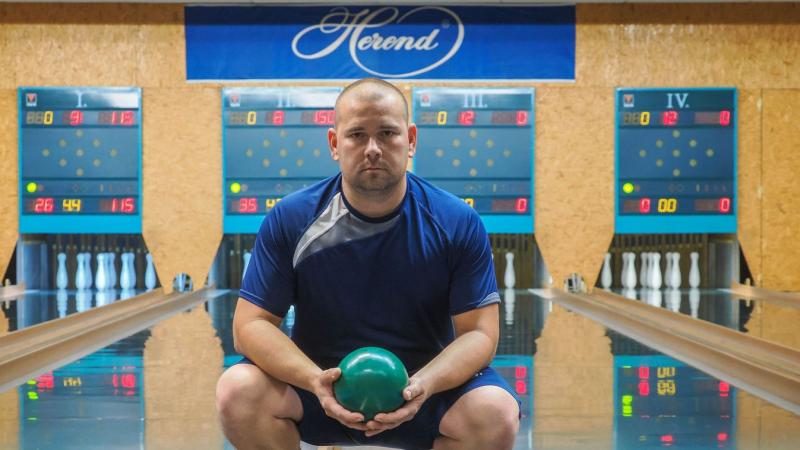 A herendi tekések szenvedélye és elkötelezettsége vezette őket a hazai élvonalba, ahol sportáguk iránti szeretetük révén kiemelkedő teljesítményt nyújtanak.