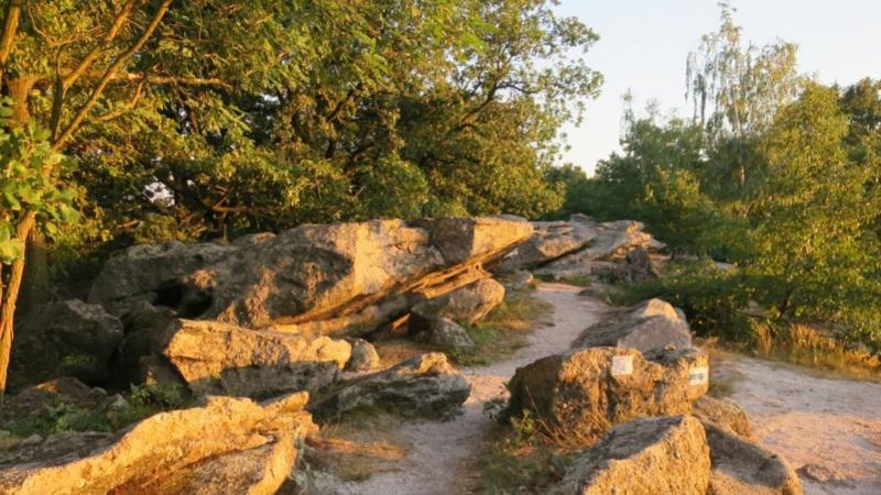 Rejtélyes aranykincs lapul a föld mélyén, amelyért a Káli-medence tájait teljesen felforgatták.