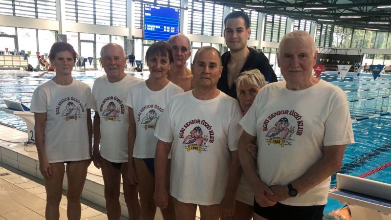 Az Egri Senior Úszó Klub két kiemelkedő versenyzője, akik 88 és 85 évesek, lenyűgöző teljesítménnyel zárták a nyíregyházi versenyt, ezzel a legeredményesebb résztvevőkké avanzsálva magukat.