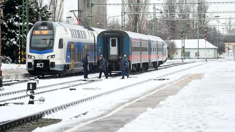 SZOLJON - Havazás: Péntek délután a Szolnok-Cegléd vonalon a menetrend szerint a következő állapotok várhatóak.