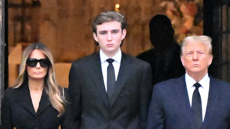 Barron Trump, Donald Trump fia, nem csupán impozáns termetével tűnik ki a tömegből; személyisége és egyedi stílusa is figyelemfelkeltő. Míg sok fiatal a szokványos utat járja, Barron különleges élettapasztalatai révén már fiatalon is különleges perspektív