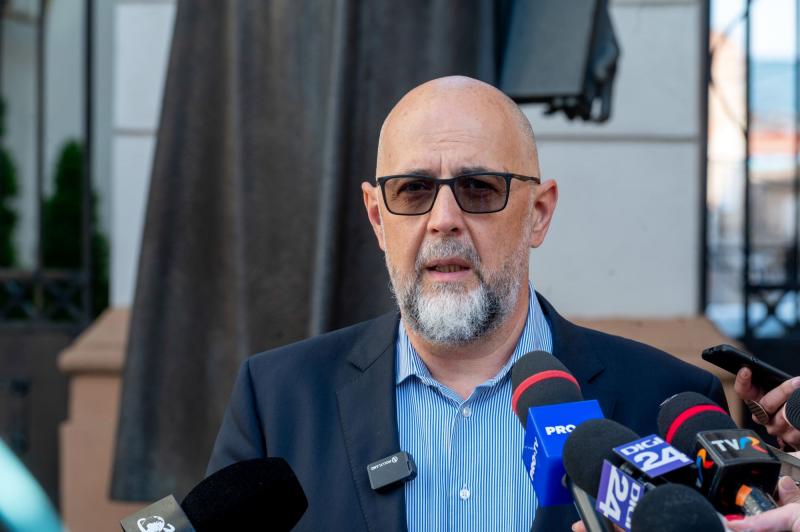 Kelemen Hunor véleménye szerint George Simion minden egyes megnyilvánulásával a magyar közösség ellen ágál. Nyílt levélben fordult a magyar közösséghez, kérve, hogy támogassák őt a Simion által képviselt nézetek megfékezésében.