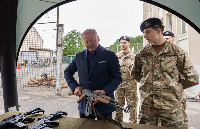 Simicskó István bejelentette, hogy már 172 különböző oktatási intézményben folyik kadétképzés.