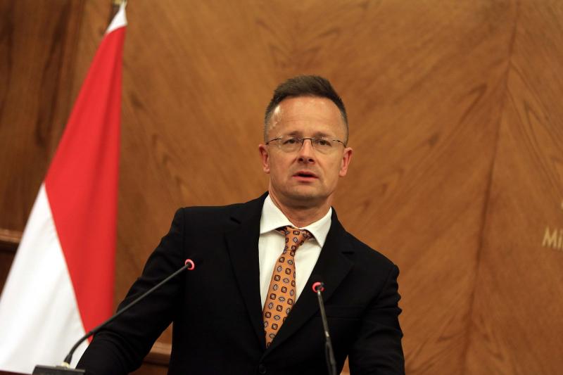 Kínos pillanat Brüsszelben: Szijjártó Péter kénytelen volt visszatartani a szükségletét, mert nem tudott eljutni a mosdóba.