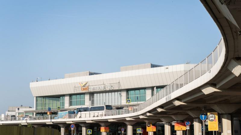 Ferihegyen vészhelyzet alakult ki, amikor egy repülőgép csak a harmadik próbálkozásra tudott sikeresen landolni.