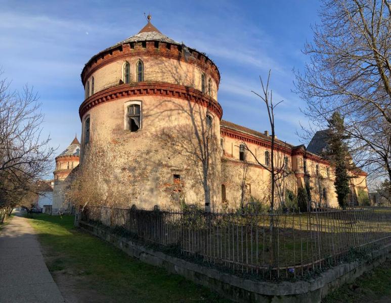 Fedezd fel a bihari hegyek lenyűgöző karsztvidékeit! Izgalmas kirándulásokat ajánlunk, melyek során megismerheted a természet csodáit. Ne hagyd ki a videónkat sem, ahol a legszebb pillanatokat örökítettük meg! Látogass el a ma7.sk oldalra, és merülj el a 