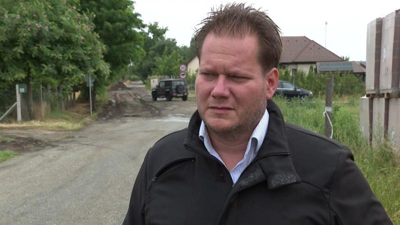 Az utat éppen felújítják a Talfája környékén.
