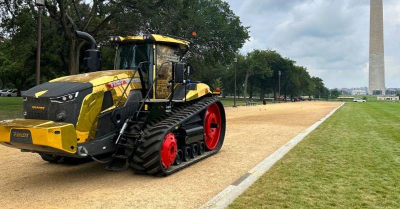 Ilyen csodát nem mindennap látni: ez a Fendt traktor aranyszínű fényében ragyog, mint egy igazi ékszer a mezőn!