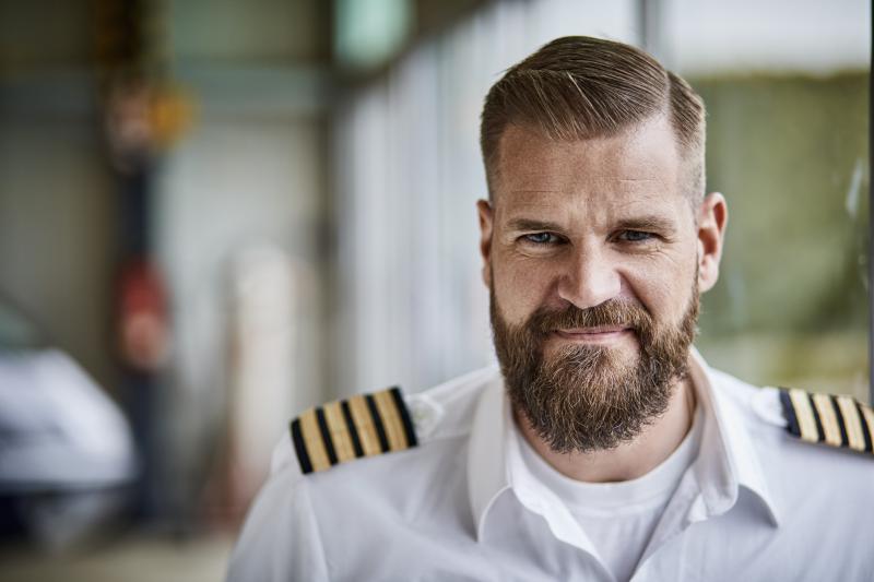 A repülés világában egy újabb titok tárult fel: ez az oka annak, hogy a pilóták ritkán viselnek szakállt - Startlap Utazás.