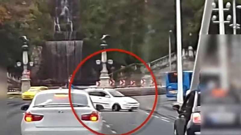 Megdöbbentő felvétel: Az autós átlépett a szemben lévő sávba – teljes káosz alakult ki az Erzsébet hídon!