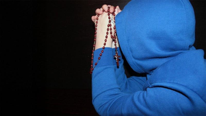 Hitébresztés: Sajgó Balázs atya gondolatai az évközi 27. vasárnapra - Vatican News

Sajgó Balázs atya elmélkedése az évközi 27. vasárnapra mélyen elgondolkodtató üzeneteket hordoz. Az igehirdetés során a hit és a remény fontosságát hangsúlyozza, kiemelve,