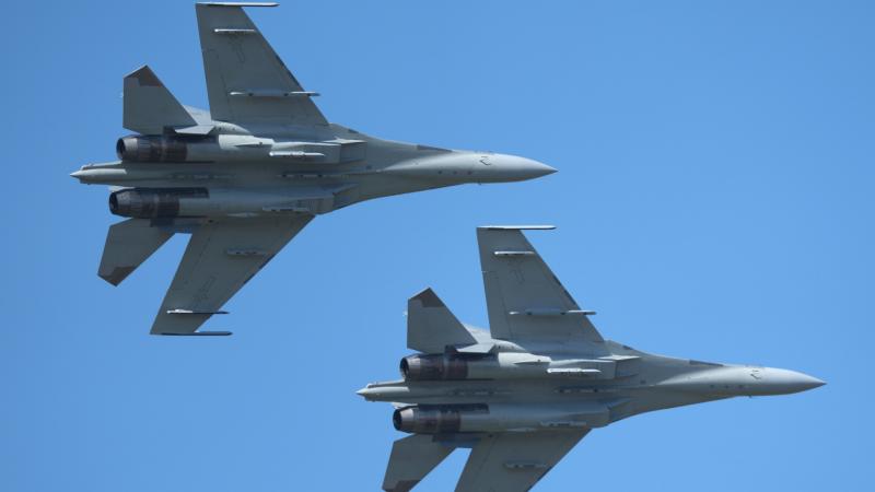 Súlyos esemény robbant ki: a pekingi J-16-os harci gép beavatkozott, és két ellenséges vadászgép megsemmisült a konfliktus során.