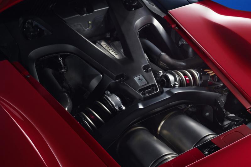 A sztárfocista születésnapjára egy igazi álomautót választott: a legmenőbb Ferrarit, amely minden részletében a teljesítmény és a dizájn tökéletes összhangját képviseli.