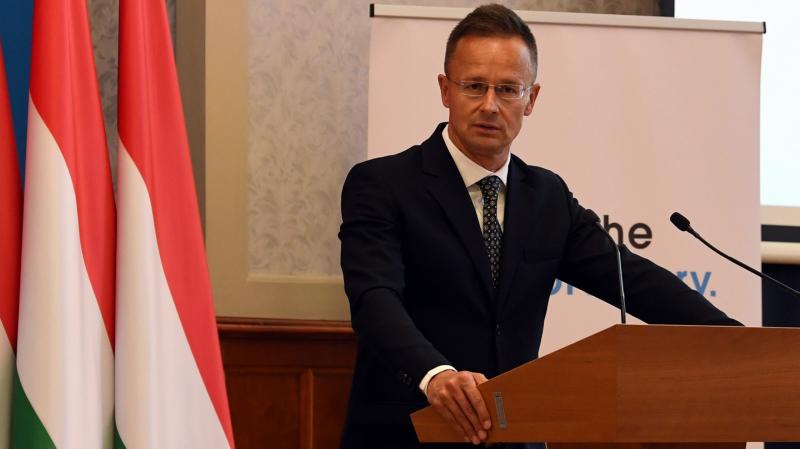 Szijjártó Péter kifejtette, hogy Magyarország célkitűzése az innovációs szektorban a versenyképesség növelése és a modern technológiák alkalmazása, hogy a hazai gazdaság fejlődését támogassák.