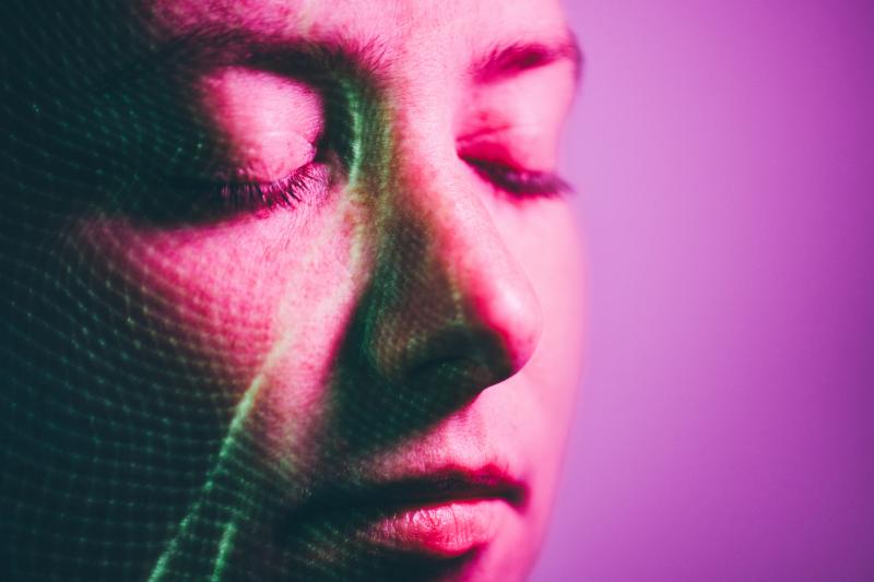 Az intelligencia fejlődése életkorunkkal összefonódik, és a tudósok szerint minden életszakasznak megvan a maga sajátos tudományos szempontja. A kutatások azt mutatják, hogy a fiatal felnőttek időszakában érhetjük el legmagasabb szintű kognitív teljesítmé