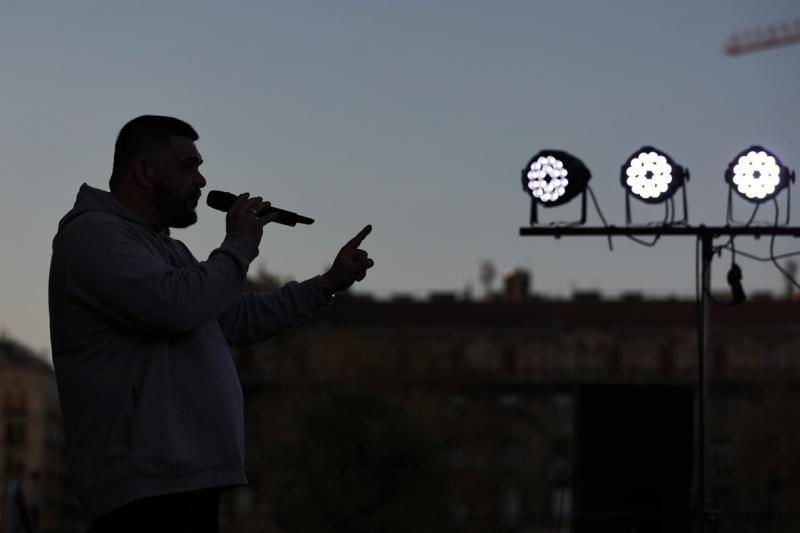 Ábrahám Róbert drogkereskedelemmel vádolta meg az RTL hírigazgóját, azonban a rendőrség a nyomozás során bűncselekmény hiányában döntött a vizsgálat lezárása mellett.