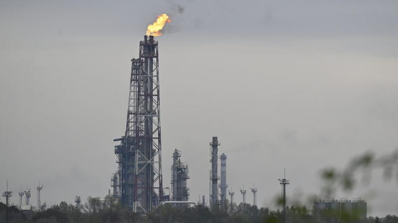 A Dunai Finomító balesetének következményei súlyosan érinthetik a környezetet és a helyi közösségeket. Az esemény nemcsak az ipari biztonság kérdéseit vet fel, hanem komoly aggodalmakat is a lakosság egészségével és a természetes ökoszisztémák megóvásával