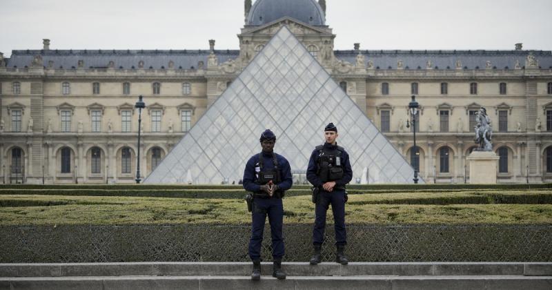 Az évszázad legnagyobb ékszerrablása után Párizs neves múzeuma újból megnyitja kapuit a látogatók előtt.