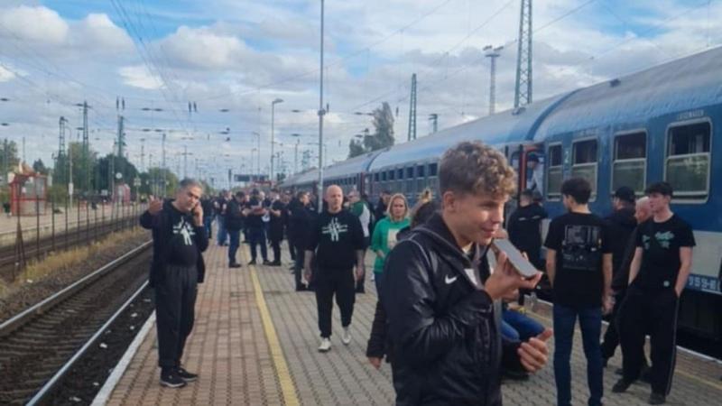 Botrány tört ki: a Ferencváros vonatát mégsem engedték be Ausztriába, Kubatov Gábor válaszolt a történtekre.