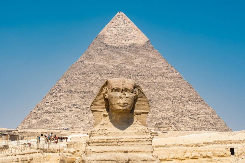 A piramisok szomszédságában felfedeztek egy titokzatos lépcsősorozatot, amely a Föld mélyébe vezetett. Az alján pedig rémisztő és megdöbbentő dolgok vártak a felfedezőkre.