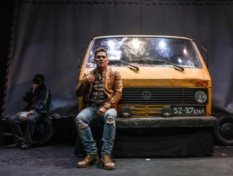 Strómanok, trollok és Harry Potter: az elmúlt huszonöt év varázslatos kaleidoszkópja bontakozik ki Örkény új magyar színművében.